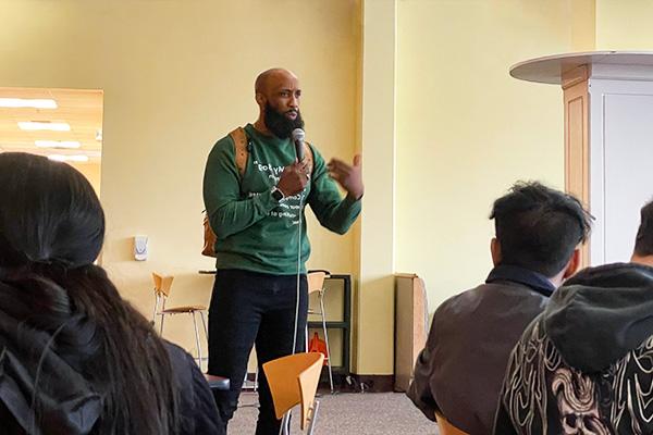 Backpack Jeff speaking at the Blackwood Campus as part of the Lunch and Learn Series